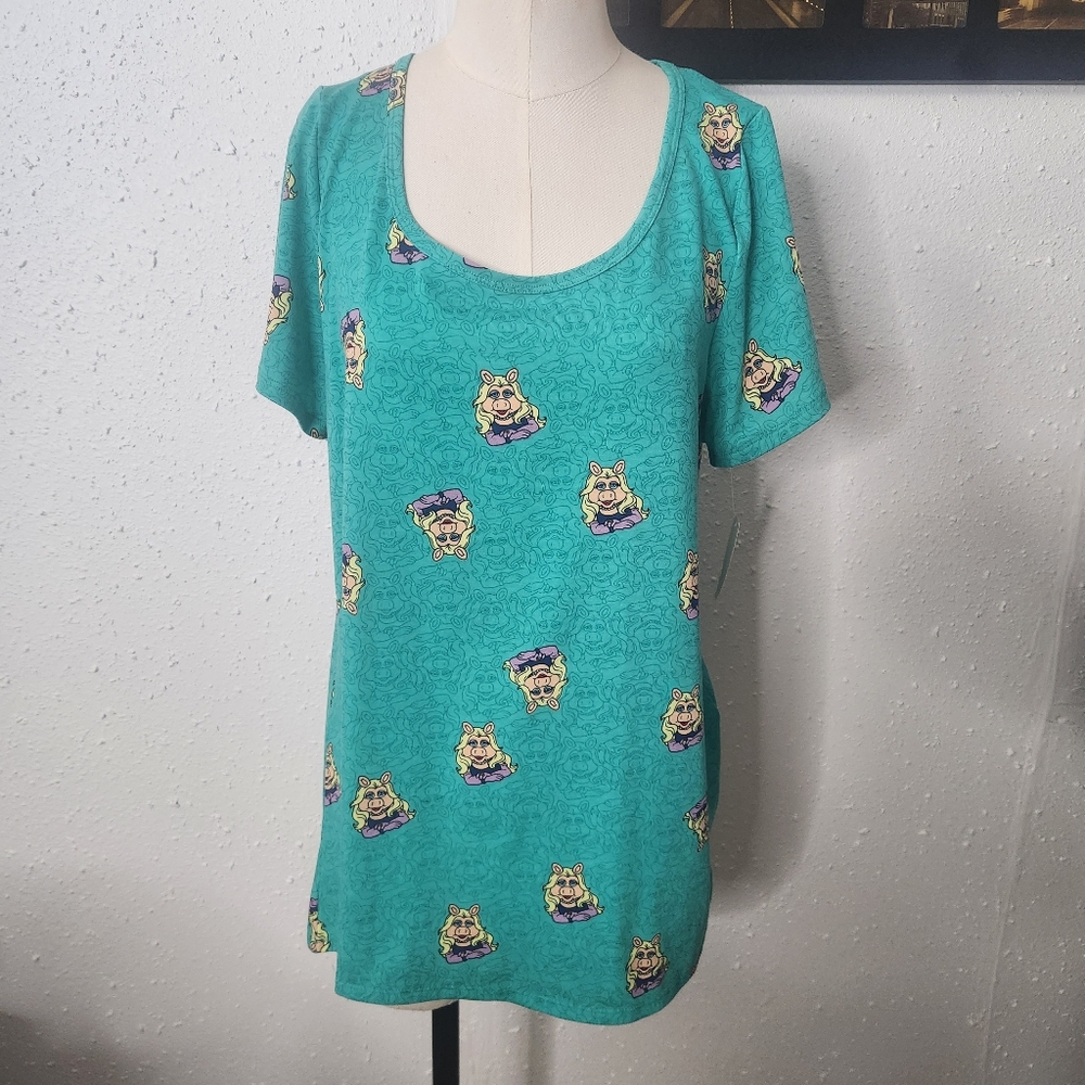 NWT LulaRoe Ms Piggy Short Sleeve Tee in a size L